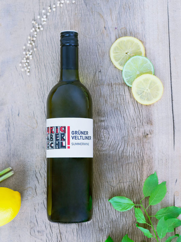 Eine Flasche Grüner Veltliner Summerwine vom Weingut Faber-Köchl